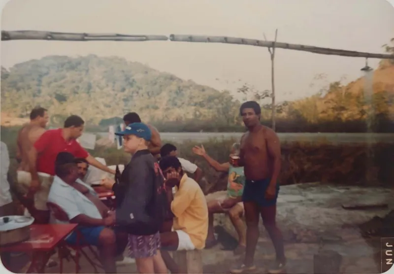 Fregueses reunidos nas mesas ao ar livre, em foto de arquivo